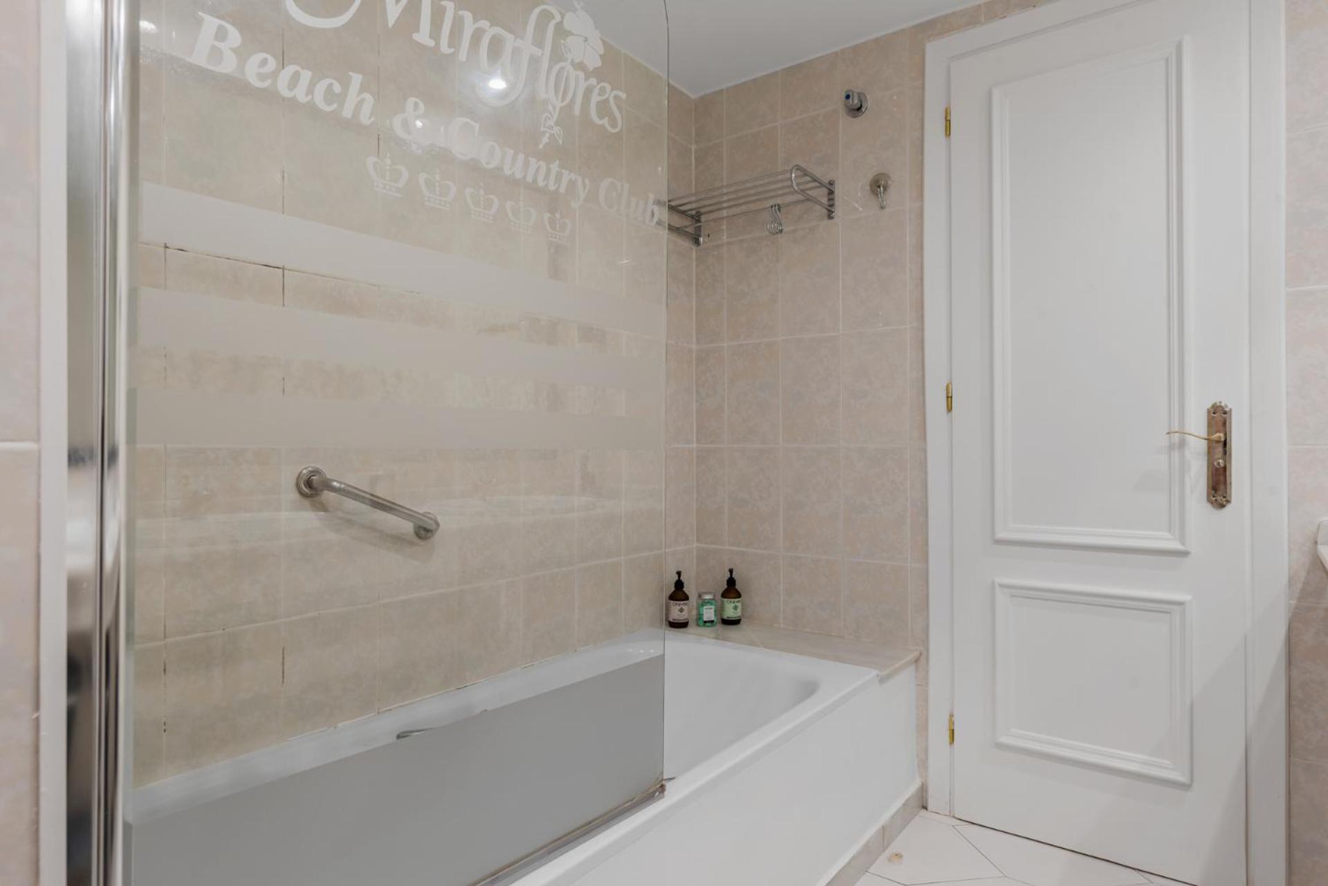 Miraflores Apartments By The Beach Costa Del Sol Sitio de Calahonda Exteriör bild